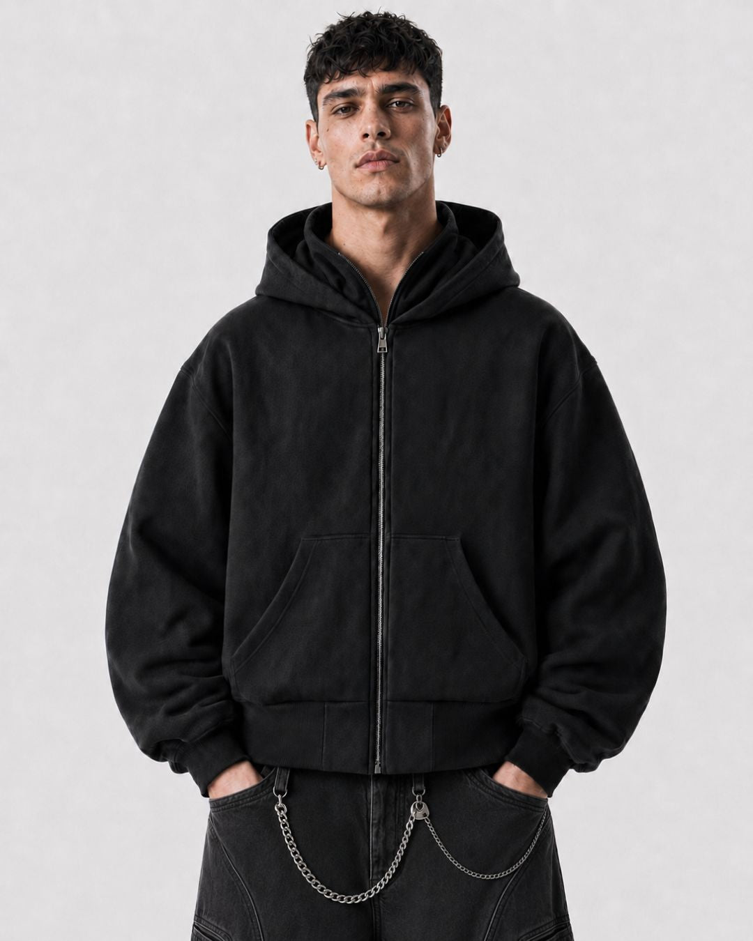 Sweat cagoule Phantom noir SWAVV porté de face