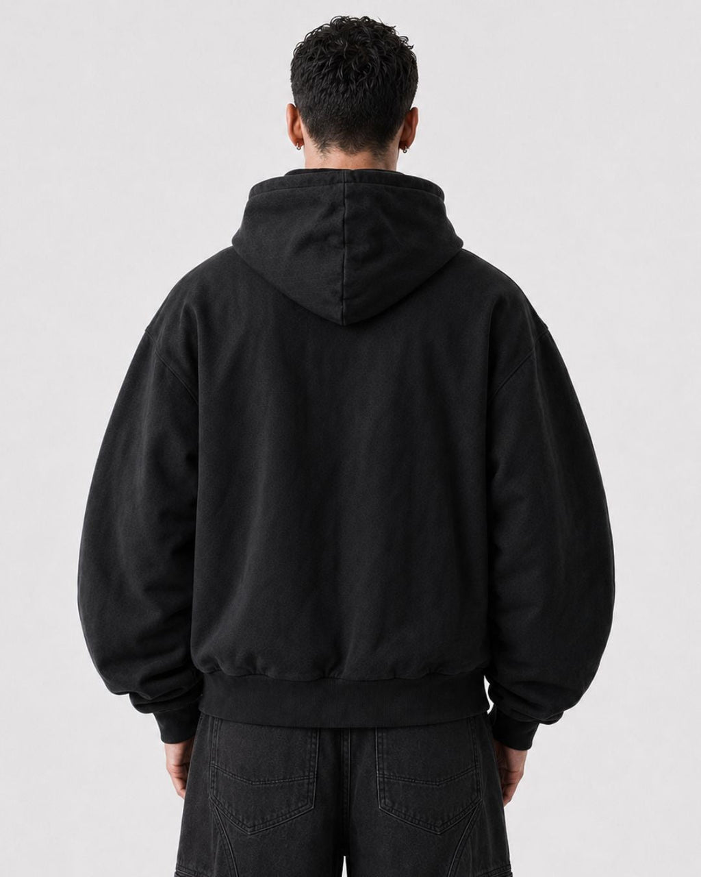 Sweat cagoule Phantom noir SWAVV avec capuche abaissée vue de dos